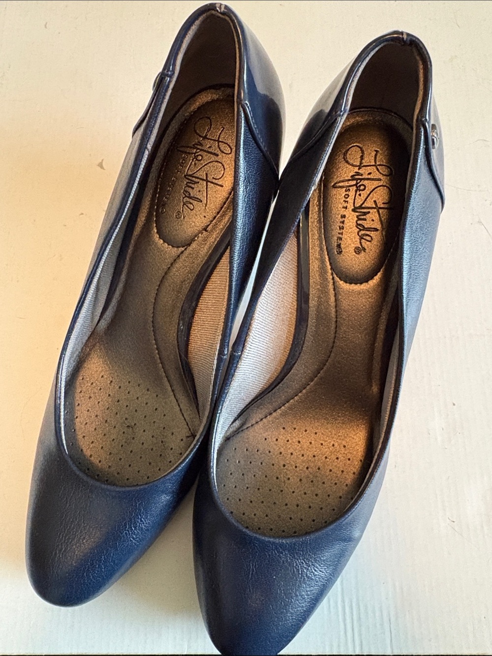 Life Stride Navy Leather Low Heel Pumps